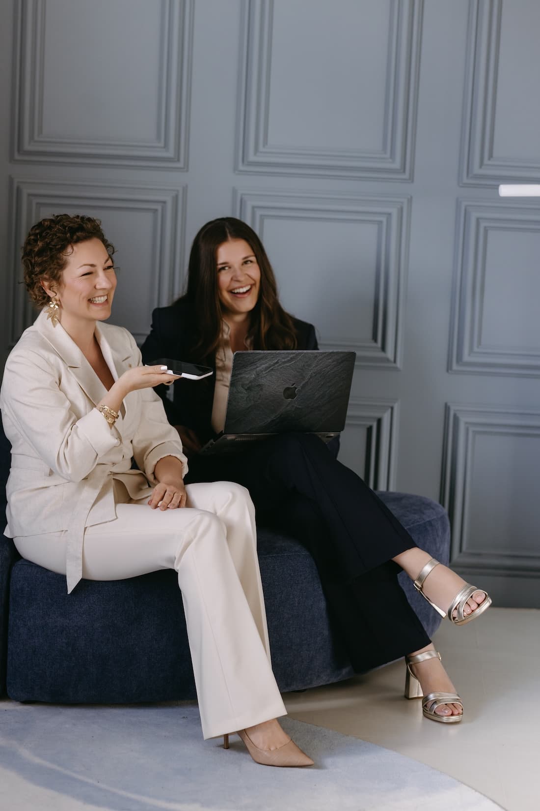 Rachelle en Tamara werken samen